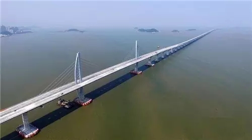 世界最长的钢结构大桥——港珠澳大桥主体桥面